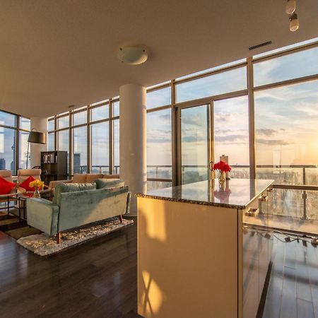 Great View High Rise In Central 토론토 외부 사진