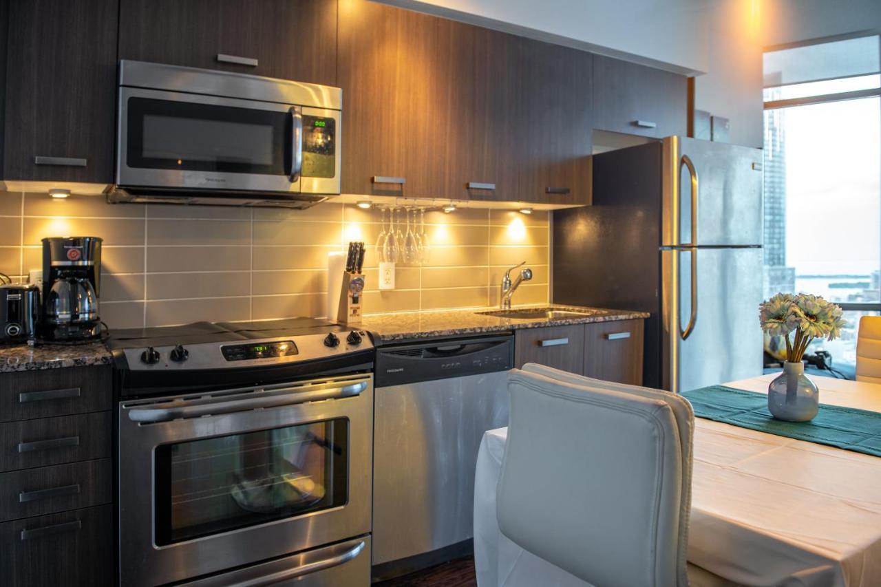 Great View High Rise In Central 토론토 외부 사진