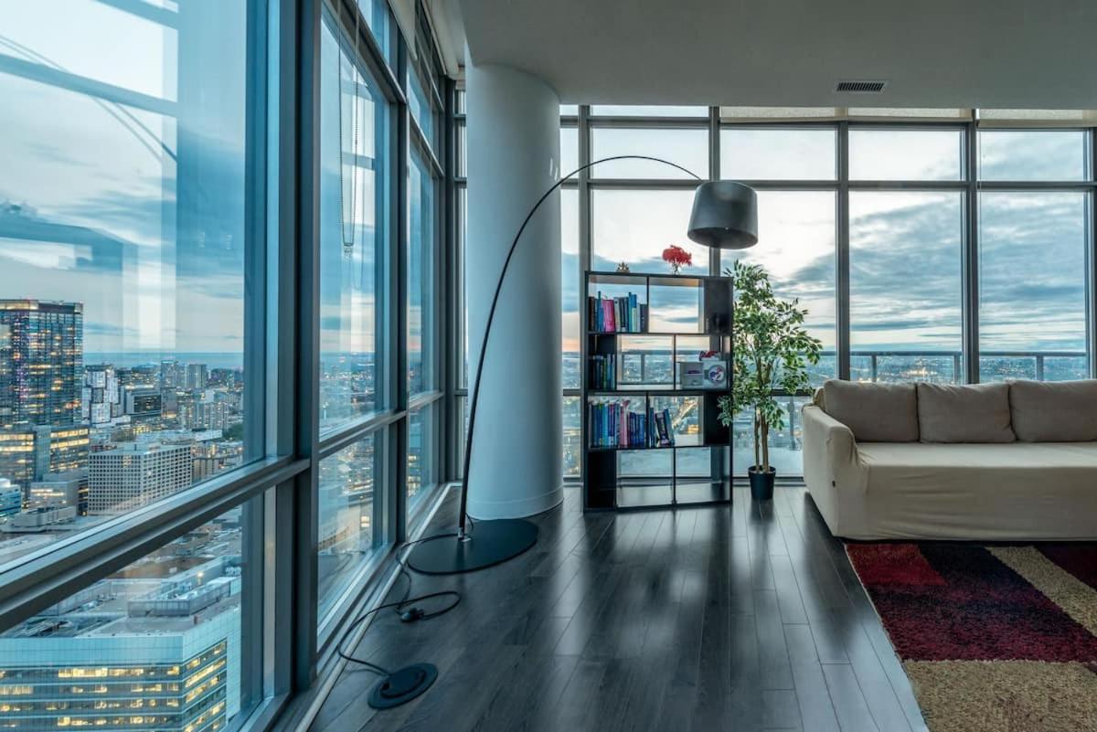 Great View High Rise In Central 토론토 외부 사진