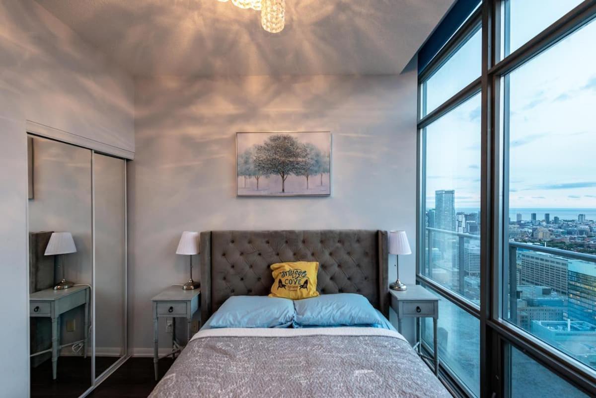 Great View High Rise In Central 토론토 외부 사진