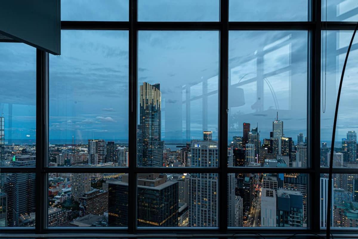 Great View High Rise In Central 토론토 외부 사진