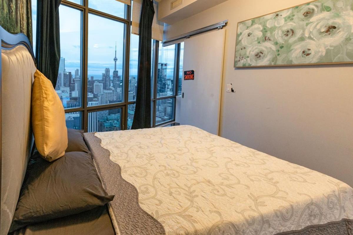Great View High Rise In Central 토론토 외부 사진