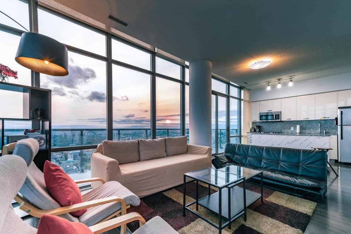 Great View High Rise In Central 토론토 외부 사진