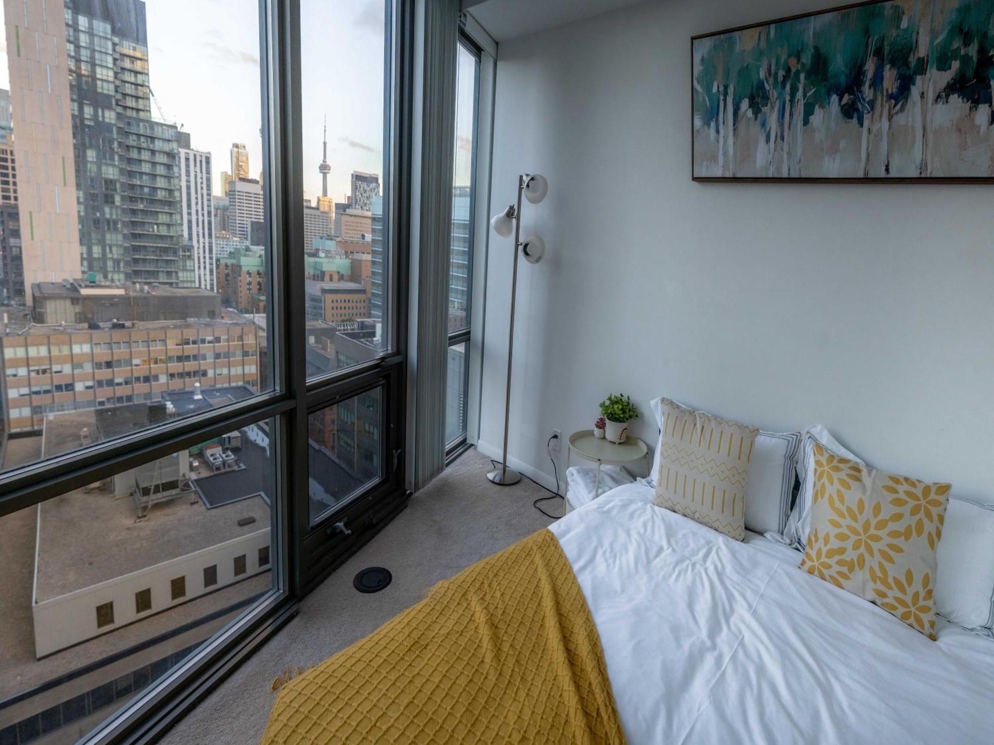 Great View High Rise In Central 토론토 외부 사진